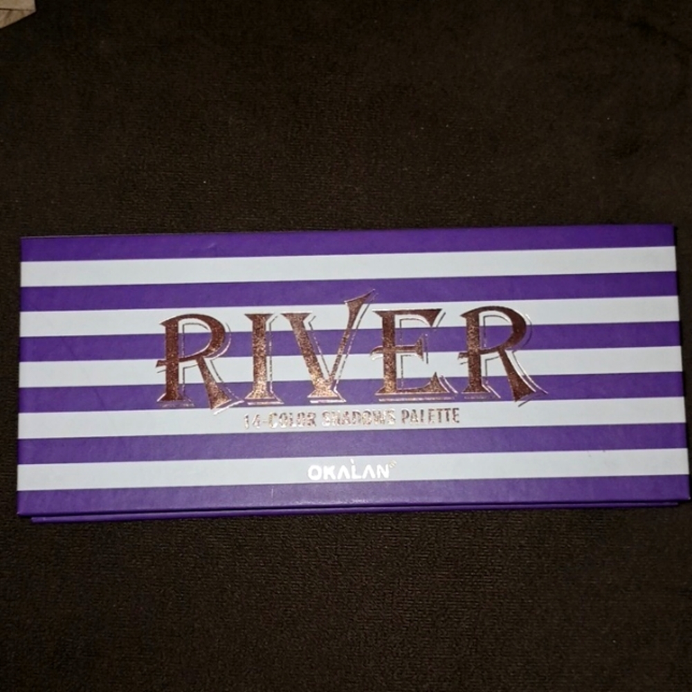 OkAlan River Eyeshadow palette